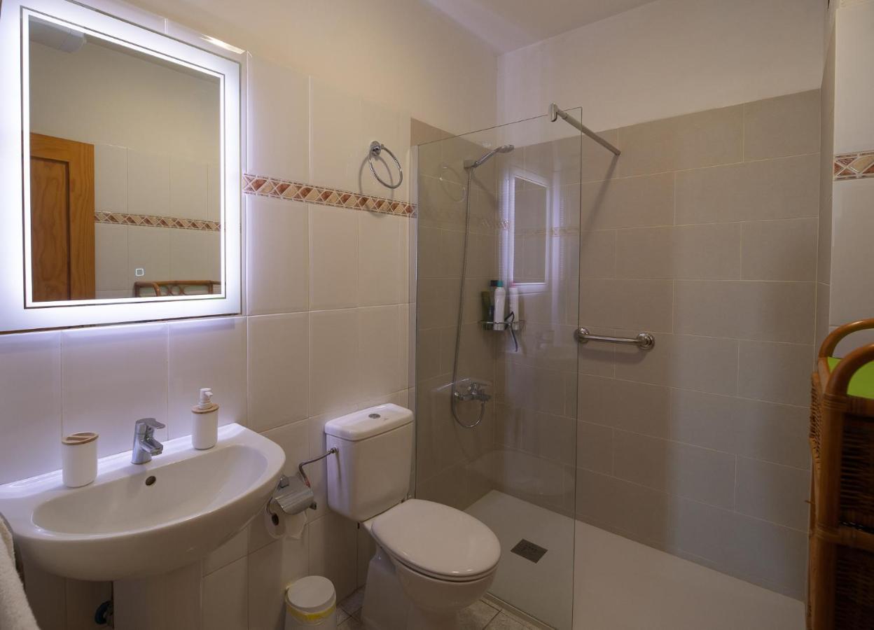 Apartamentos Leomar II Los Llanos De Aridane Luaran gambar